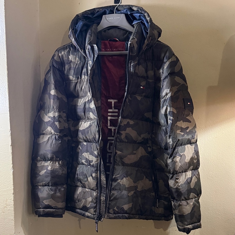 Tommy Hilfiger Men's Green Camouflage Puffer Jacket